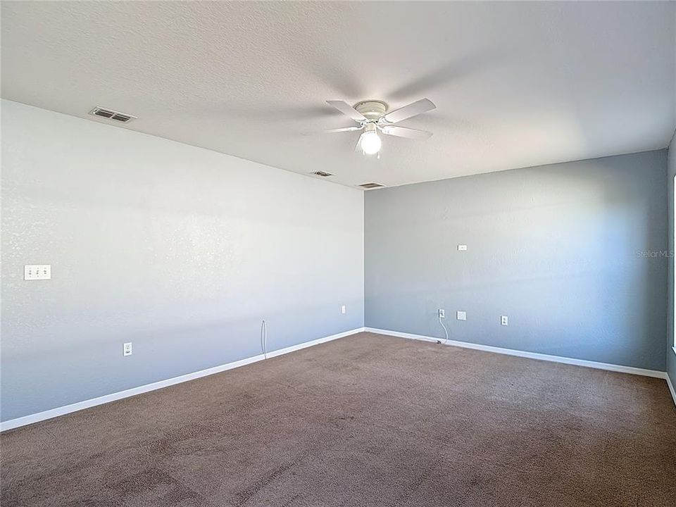 For Sale: $299,900 (3 beds, 2 baths, 1501 Square Feet)