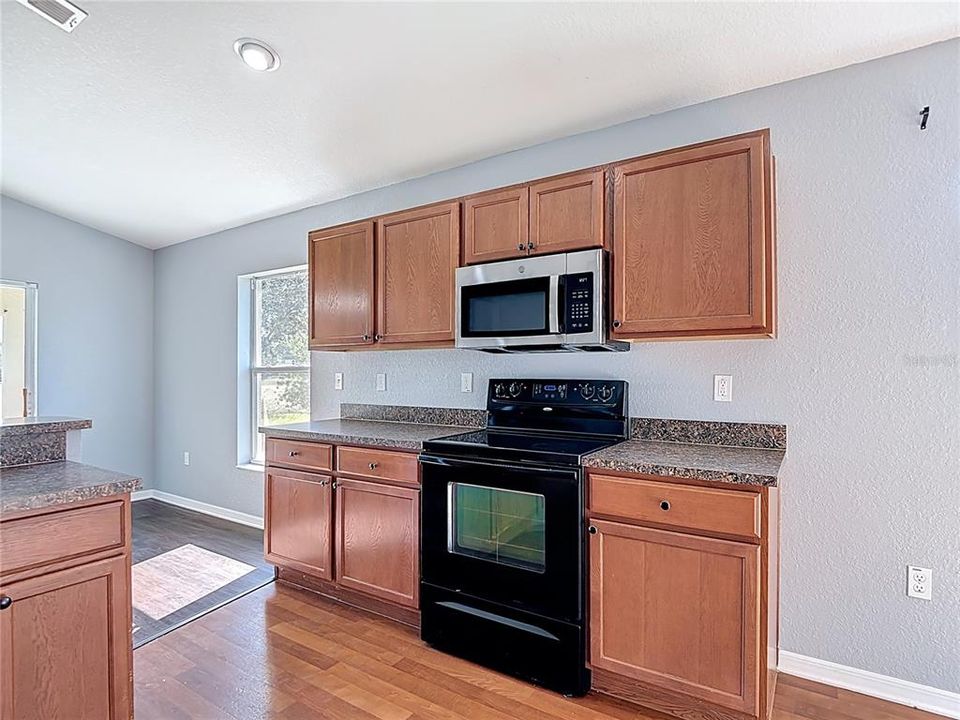 For Sale: $299,900 (3 beds, 2 baths, 1501 Square Feet)