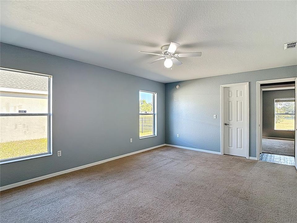 For Sale: $299,900 (3 beds, 2 baths, 1501 Square Feet)