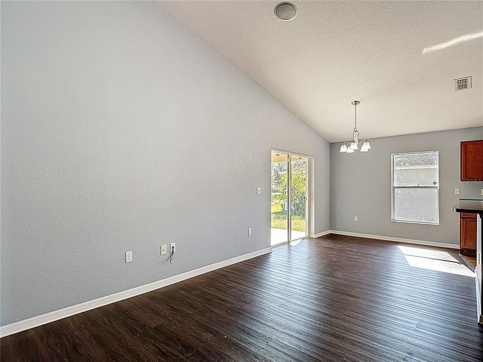 For Sale: $299,900 (3 beds, 2 baths, 1501 Square Feet)