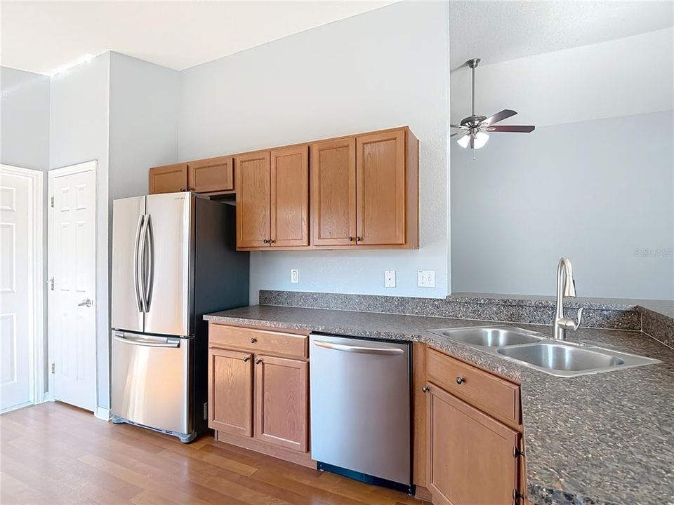 For Sale: $299,900 (3 beds, 2 baths, 1501 Square Feet)