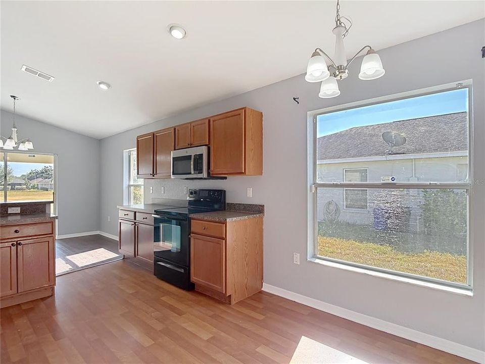For Sale: $299,900 (3 beds, 2 baths, 1501 Square Feet)