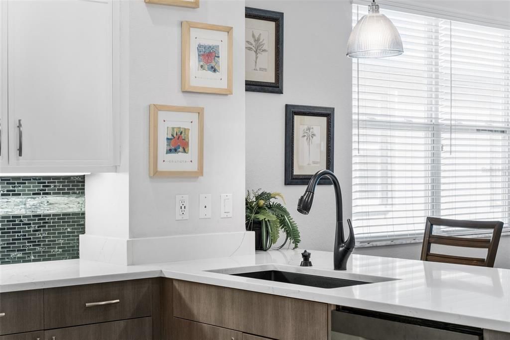 На продажу: $589,000 (2 спален, 2 ванн, 1904 Квадратных фут)