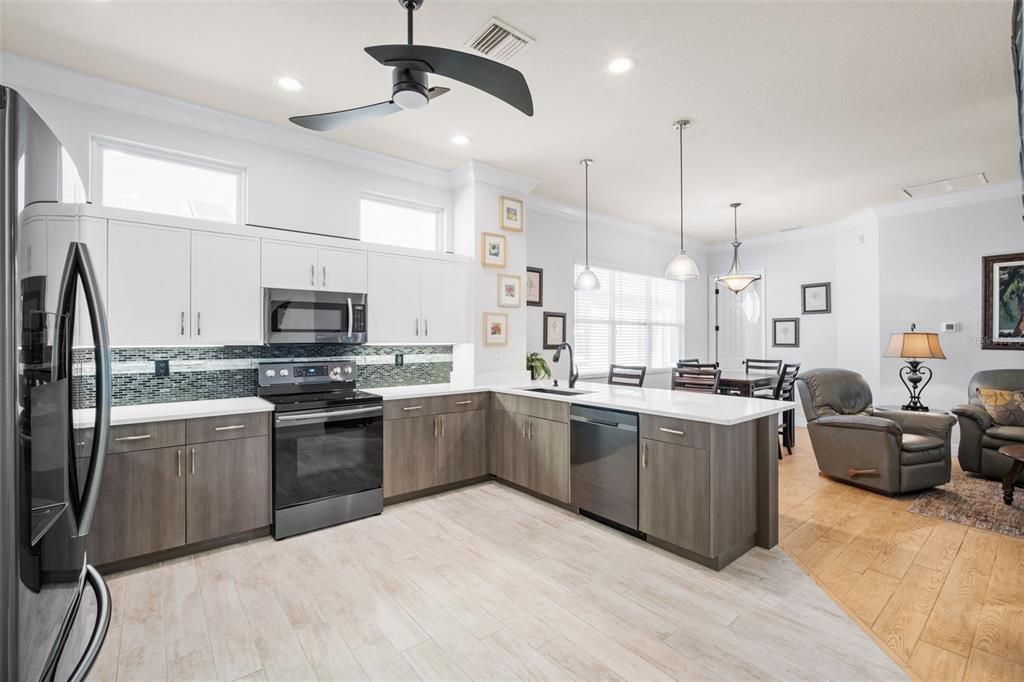 На продажу: $589,000 (2 спален, 2 ванн, 1904 Квадратных фут)