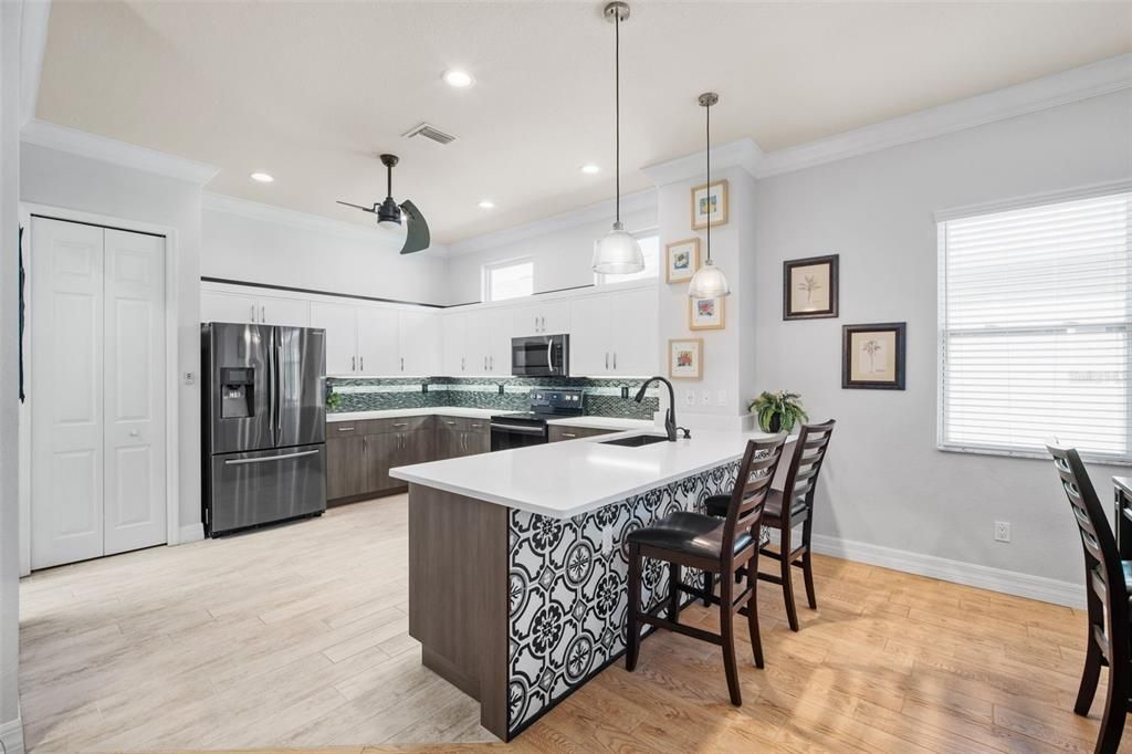 На продажу: $589,000 (2 спален, 2 ванн, 1904 Квадратных фут)