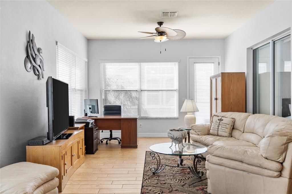 На продажу: $589,000 (2 спален, 2 ванн, 1904 Квадратных фут)