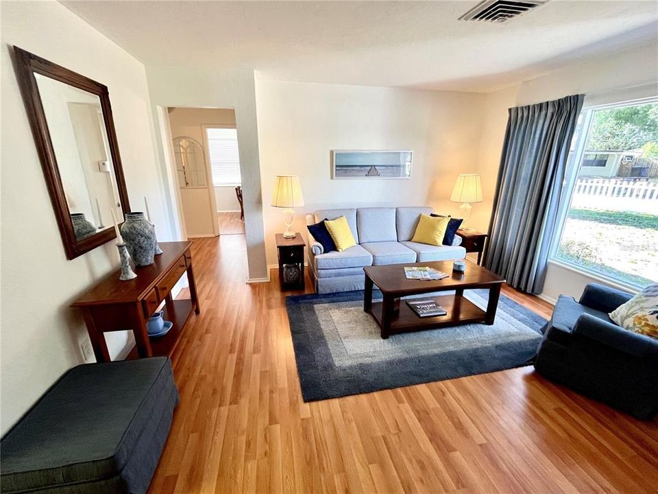 For Sale: $379,900 (3 beds, 2 baths, 1323 Square Feet)