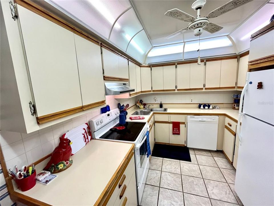 For Sale: $379,900 (3 beds, 2 baths, 1323 Square Feet)