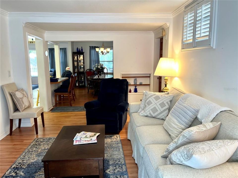 For Sale: $379,900 (3 beds, 2 baths, 1323 Square Feet)