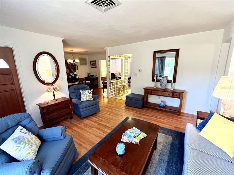 For Sale: $379,900 (3 beds, 2 baths, 1323 Square Feet)