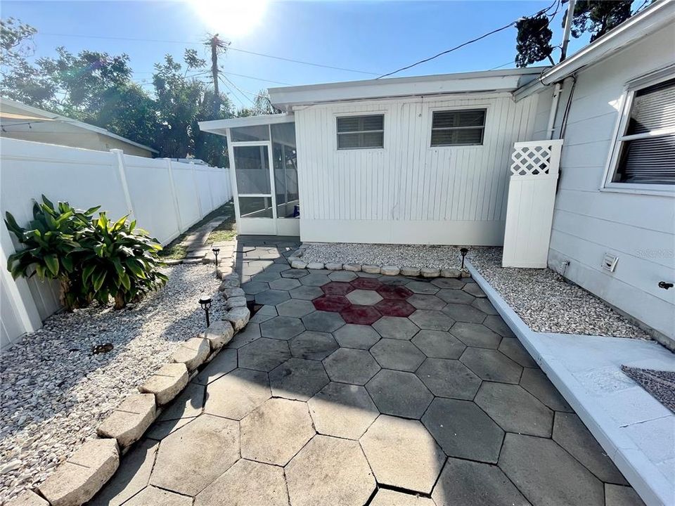 For Sale: $379,900 (3 beds, 2 baths, 1323 Square Feet)