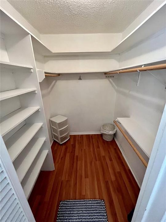 For Sale: $379,900 (3 beds, 2 baths, 1323 Square Feet)