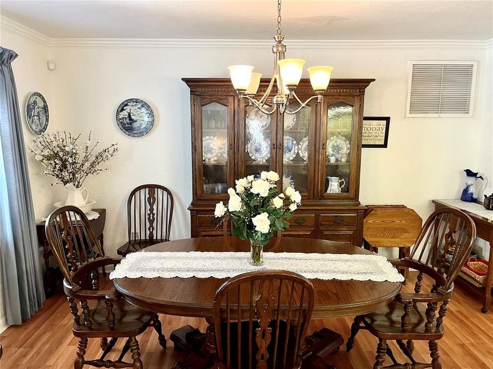 For Sale: $379,900 (3 beds, 2 baths, 1323 Square Feet)