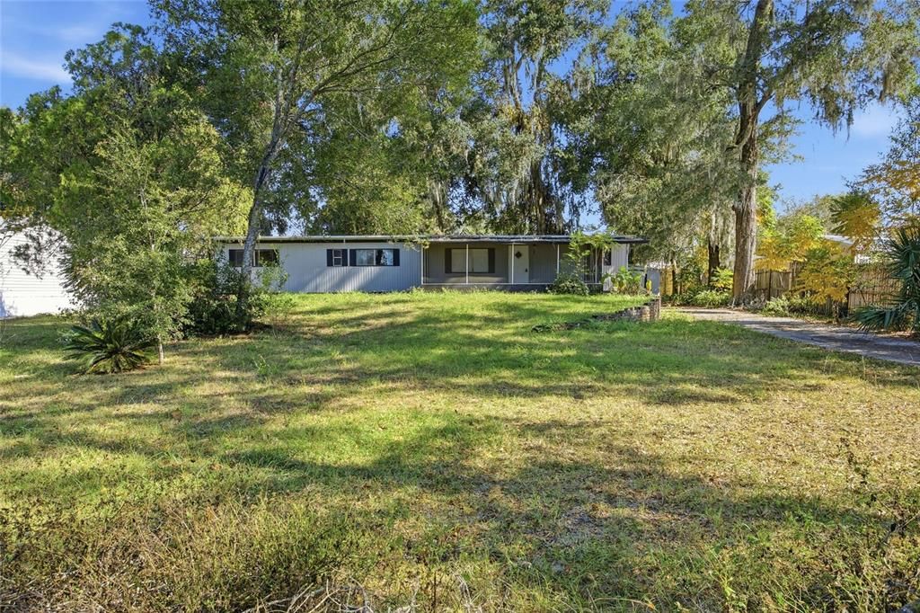 For Sale: $99,900 (2 beds, 1 baths, 867 Square Feet)