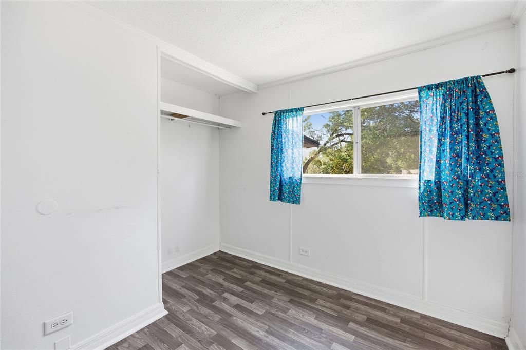 For Sale: $99,900 (2 beds, 1 baths, 867 Square Feet)