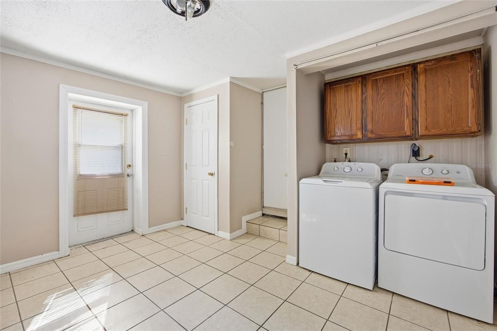 For Sale: $99,900 (2 beds, 1 baths, 867 Square Feet)