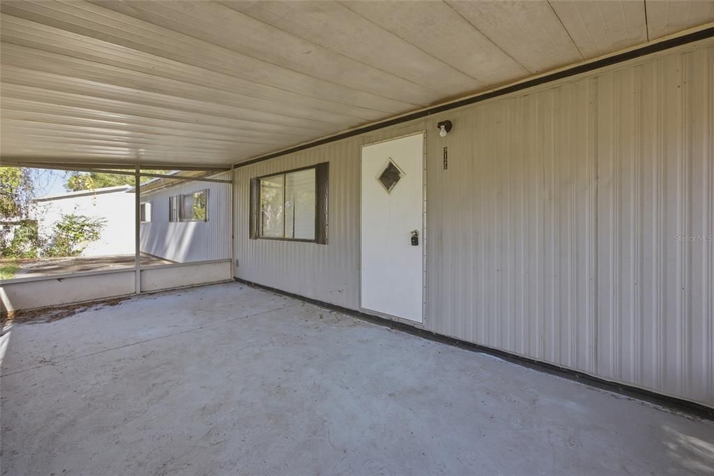 For Sale: $99,900 (2 beds, 1 baths, 867 Square Feet)