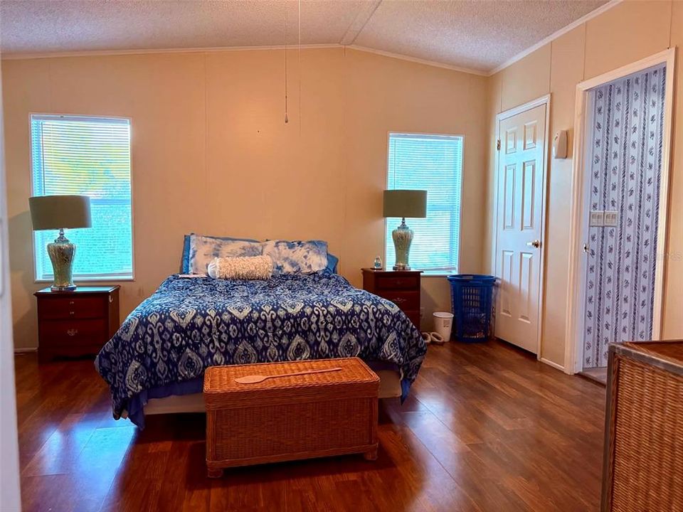 Active With Contract: $210,000 (3 beds, 2 baths, 1981 Square Feet)