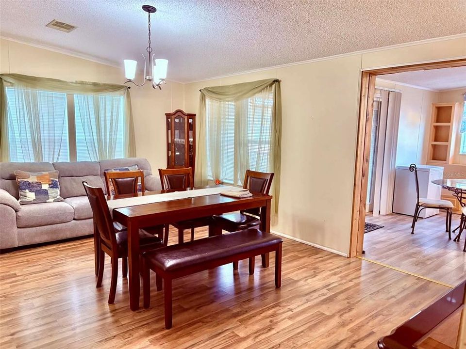 Active With Contract: $210,000 (3 beds, 2 baths, 1981 Square Feet)