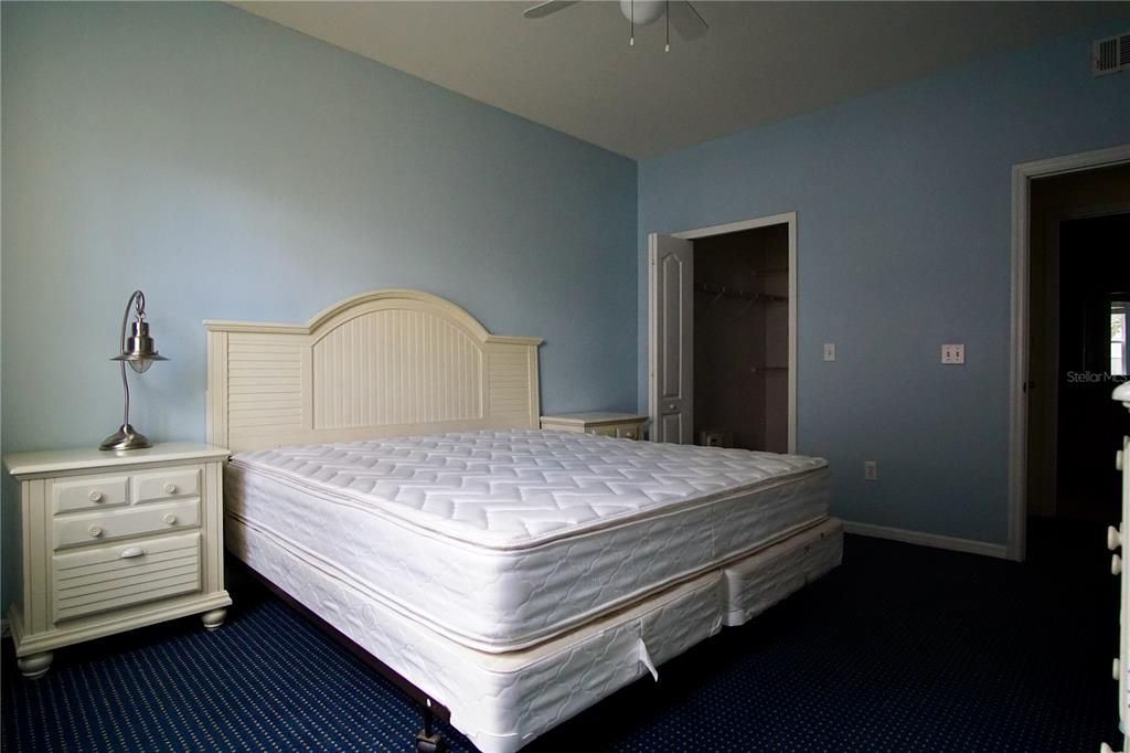 Activo con contrato: $1,250 (1 camas, 1 baños, 834 Pies cuadrados)