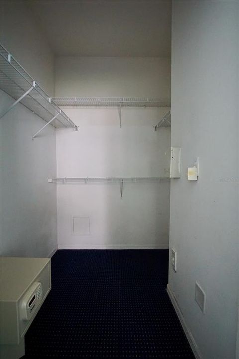 Activo con contrato: $1,250 (1 camas, 1 baños, 834 Pies cuadrados)