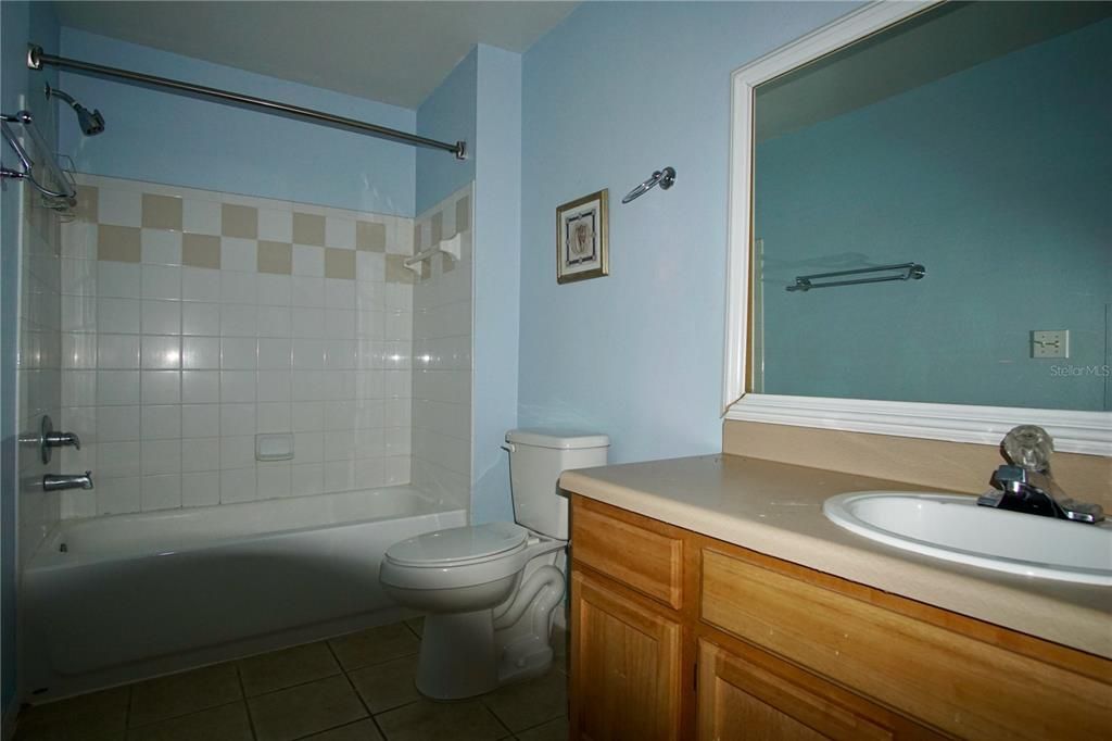 Activo con contrato: $1,250 (1 camas, 1 baños, 834 Pies cuadrados)