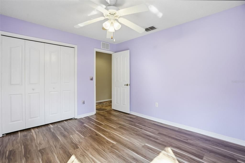 Activo con contrato: $335,000 (3 camas, 2 baños, 1964 Pies cuadrados)