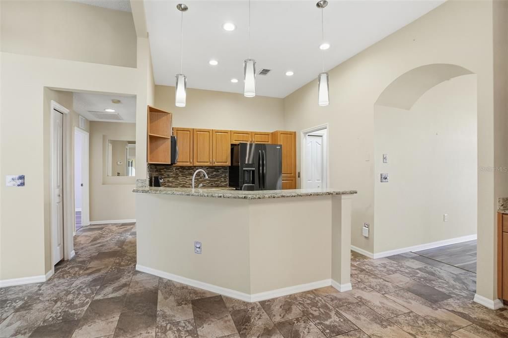 Activo con contrato: $335,000 (3 camas, 2 baños, 1964 Pies cuadrados)