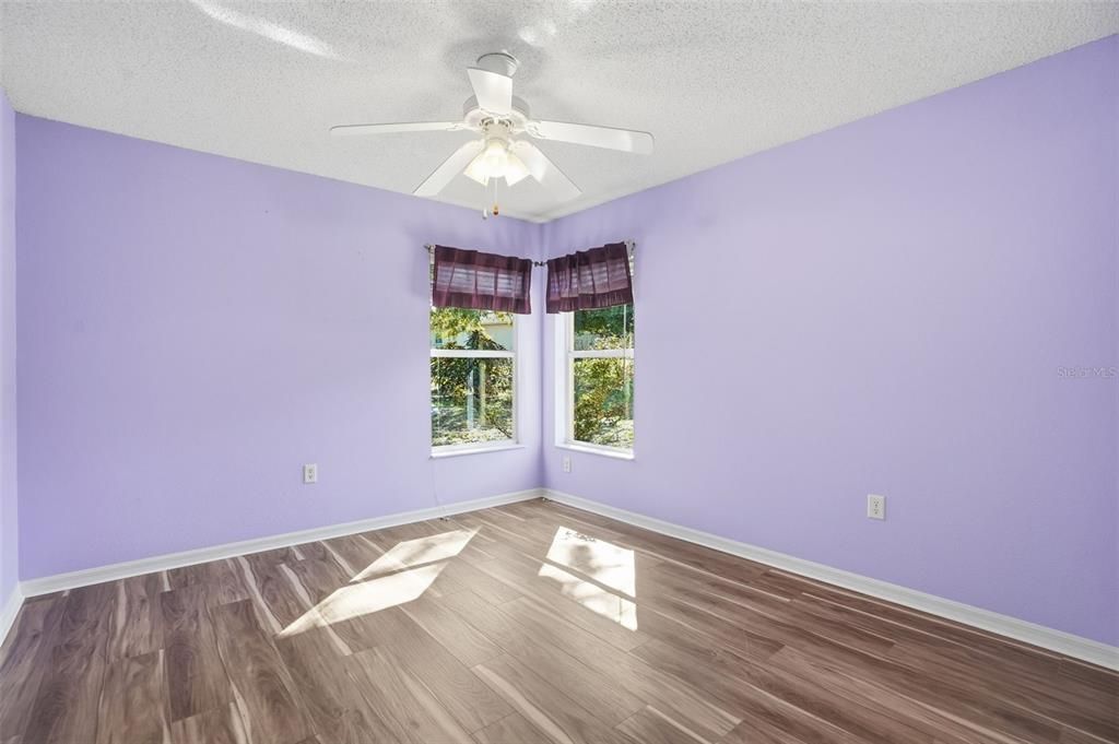 Activo con contrato: $335,000 (3 camas, 2 baños, 1964 Pies cuadrados)