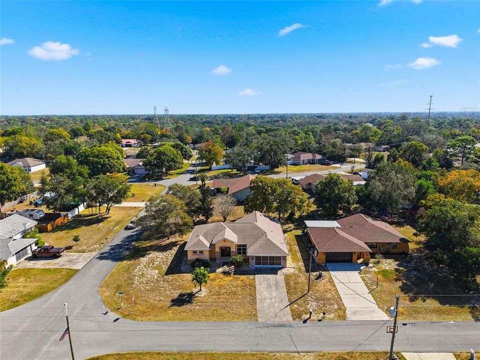 Activo con contrato: $335,000 (3 camas, 2 baños, 1964 Pies cuadrados)