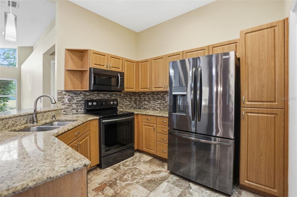 Activo con contrato: $335,000 (3 camas, 2 baños, 1964 Pies cuadrados)