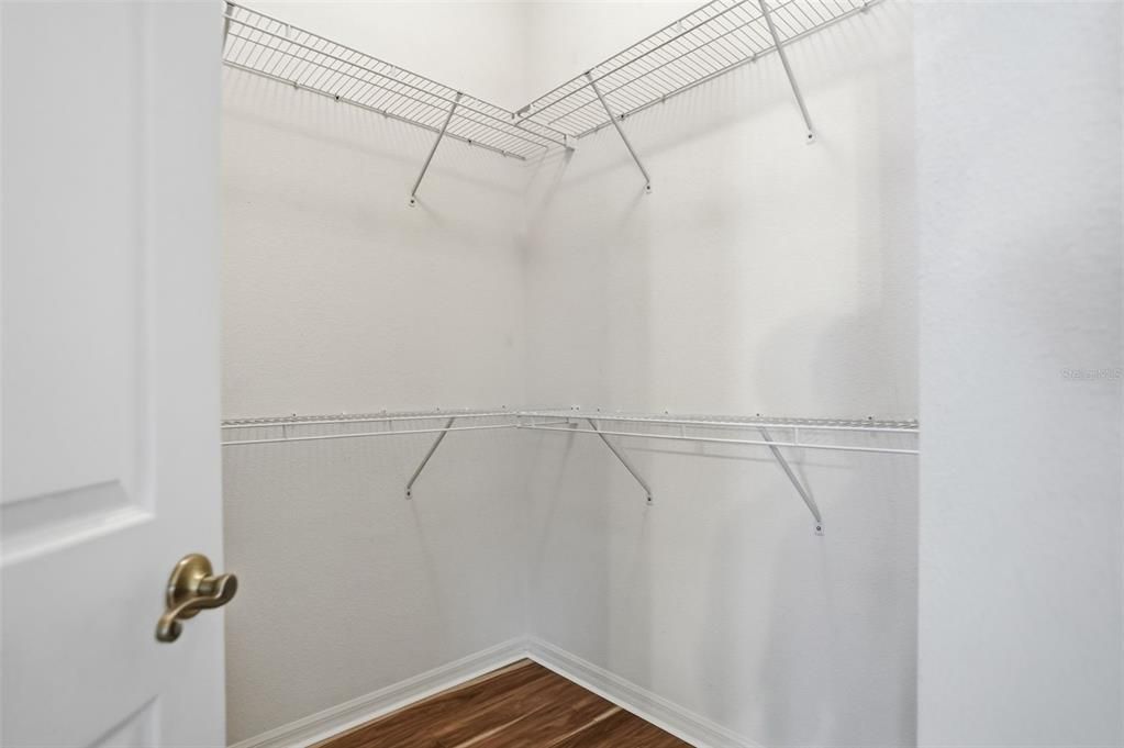 Activo con contrato: $335,000 (3 camas, 2 baños, 1964 Pies cuadrados)