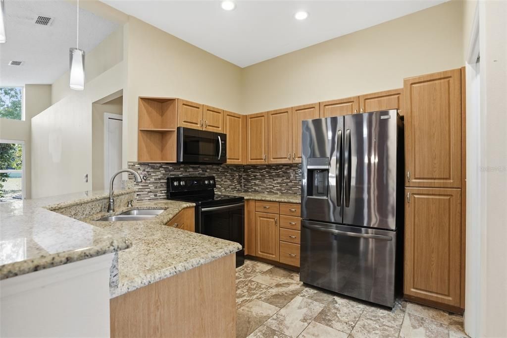 Activo con contrato: $335,000 (3 camas, 2 baños, 1964 Pies cuadrados)