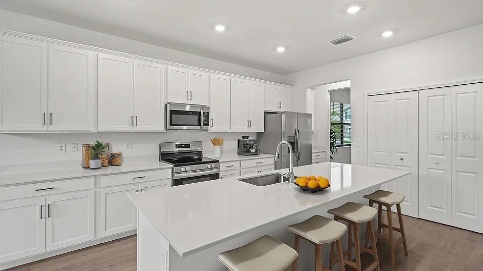 En Venta: $571,000 (5 camas, 4 baños, 3283 Pies cuadrados)