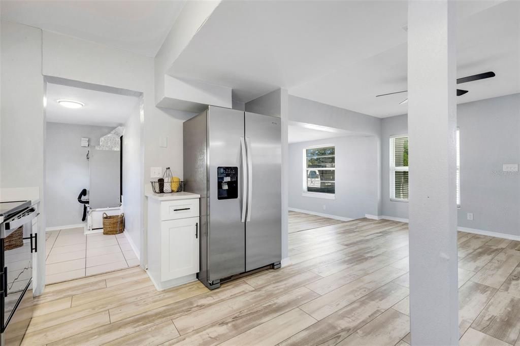 待售: $399,000 (4 贝兹, 2 浴室, 1728 平方英尺)