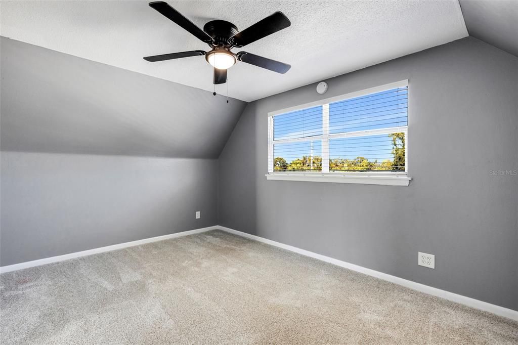 待售: $399,000 (4 贝兹, 2 浴室, 1728 平方英尺)