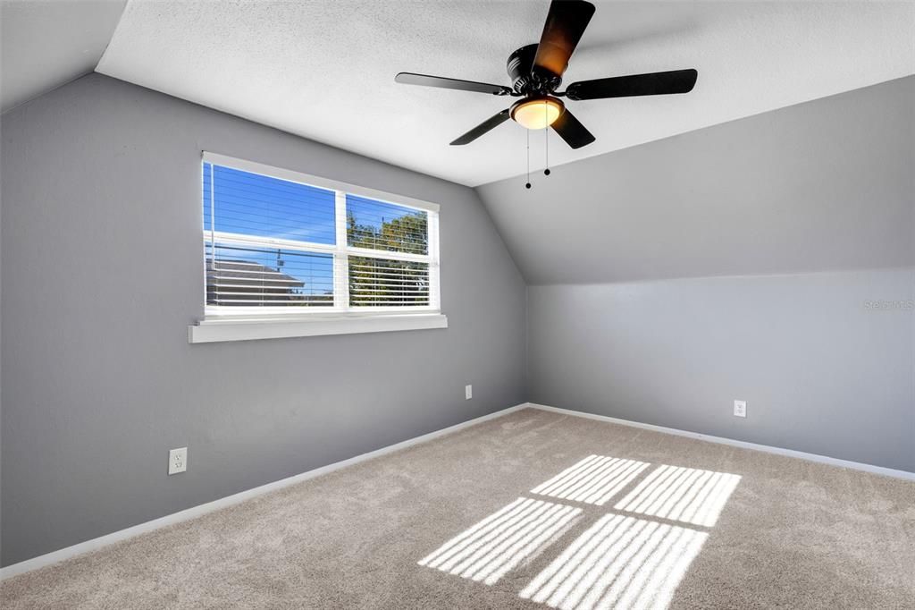 待售: $399,000 (4 贝兹, 2 浴室, 1728 平方英尺)