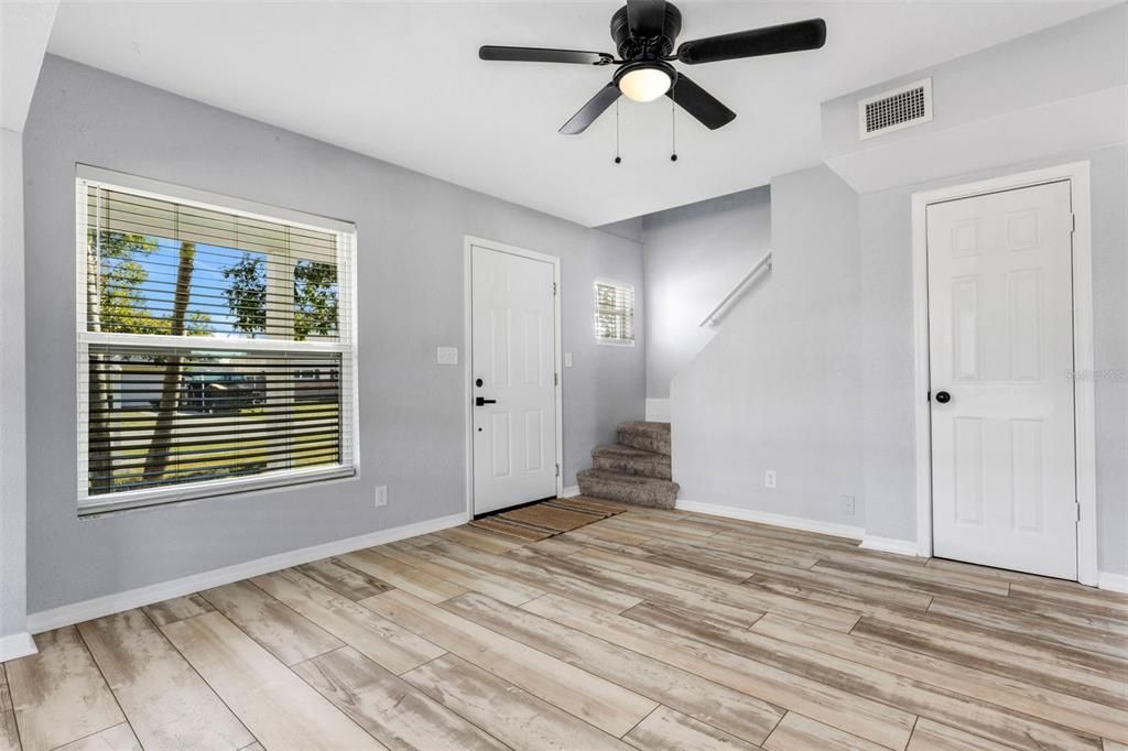 待售: $399,000 (4 贝兹, 2 浴室, 1728 平方英尺)