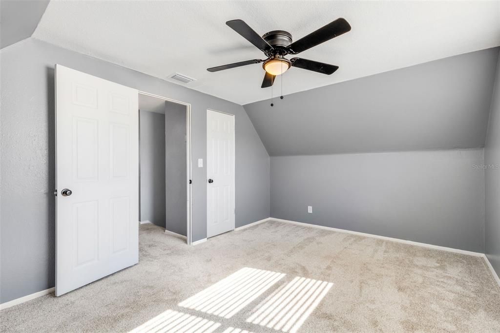 待售: $399,000 (4 贝兹, 2 浴室, 1728 平方英尺)