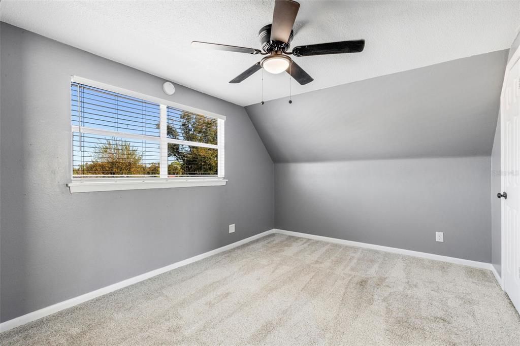 待售: $399,000 (4 贝兹, 2 浴室, 1728 平方英尺)