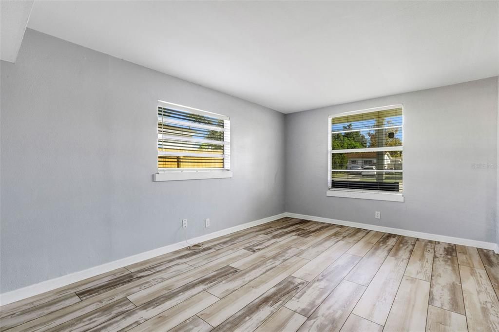 待售: $399,000 (4 贝兹, 2 浴室, 1728 平方英尺)