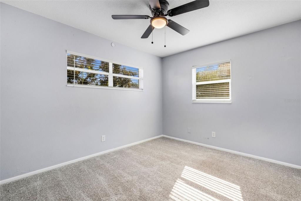 待售: $399,000 (4 贝兹, 2 浴室, 1728 平方英尺)