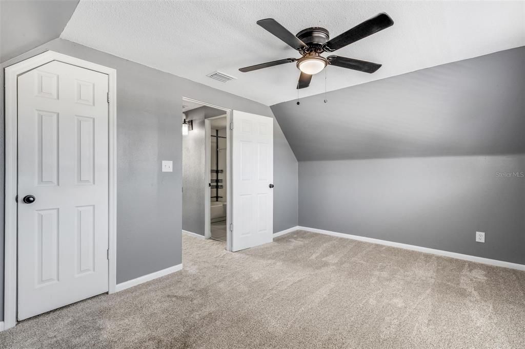 待售: $399,000 (4 贝兹, 2 浴室, 1728 平方英尺)