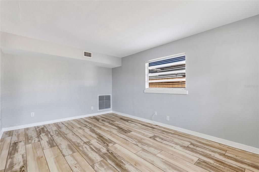 待售: $399,000 (4 贝兹, 2 浴室, 1728 平方英尺)