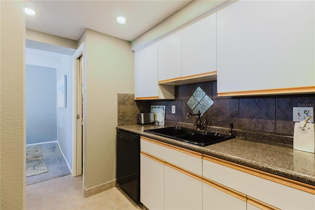 For Sale: $425,000 (2 beds, 2 baths, 1220 Square Feet)