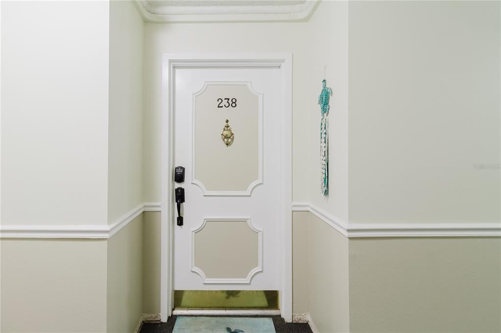 For Sale: $425,000 (2 beds, 2 baths, 1220 Square Feet)