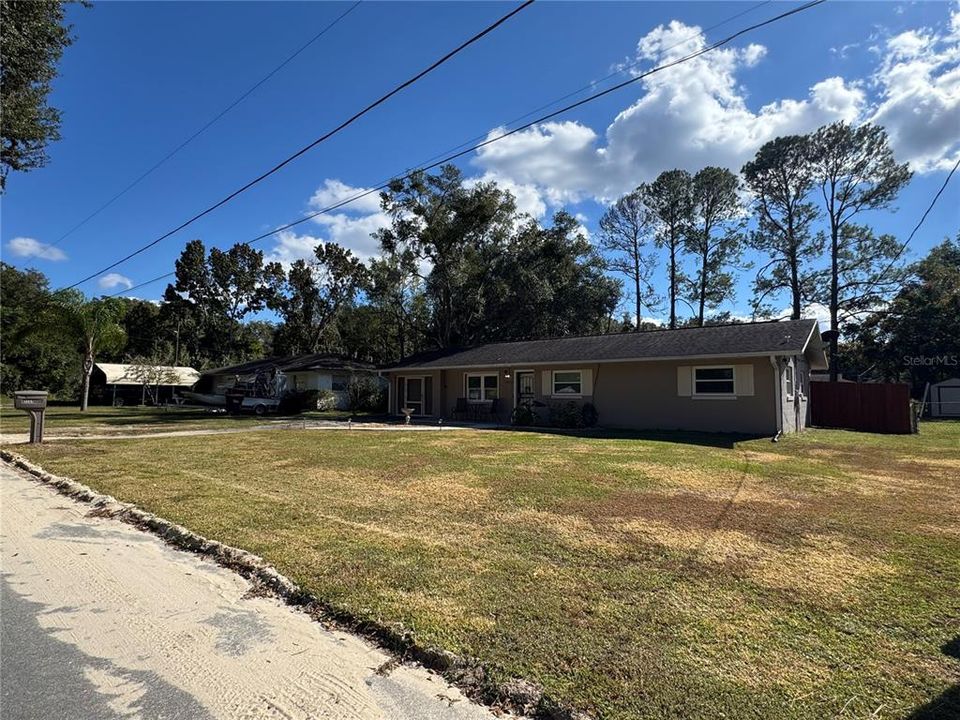 For Sale: $217,000 (3 beds, 2 baths, 1087 Square Feet)