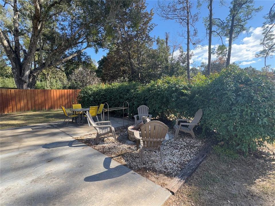 For Sale: $217,000 (3 beds, 2 baths, 1087 Square Feet)