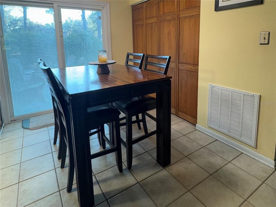 For Sale: $217,000 (3 beds, 2 baths, 1087 Square Feet)