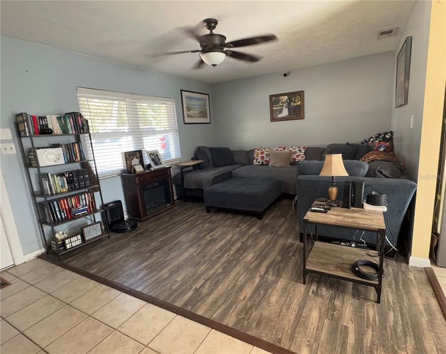 For Sale: $217,000 (3 beds, 2 baths, 1087 Square Feet)